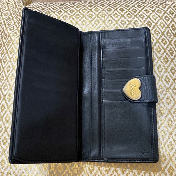 Dark navy blue Gucci bi-fold wallet with heart ❤️ snap. - Picture 3 of 7
